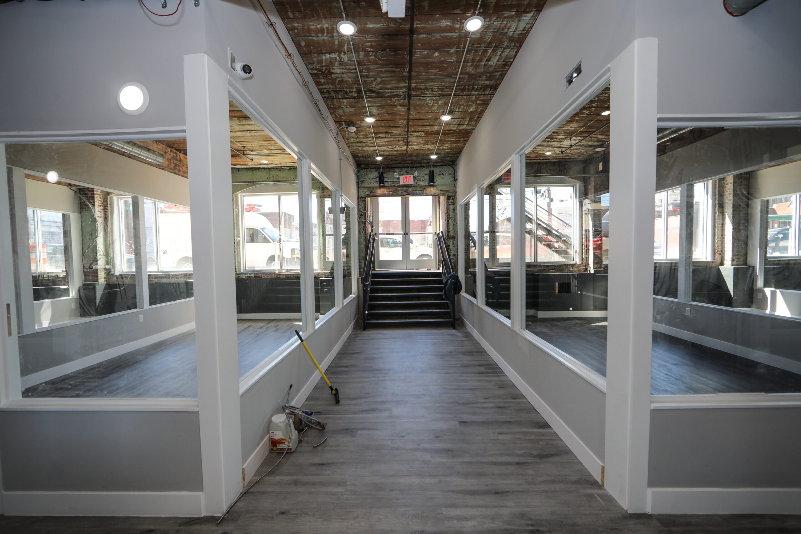 1820 Glenwood New Ofc Sept-3199